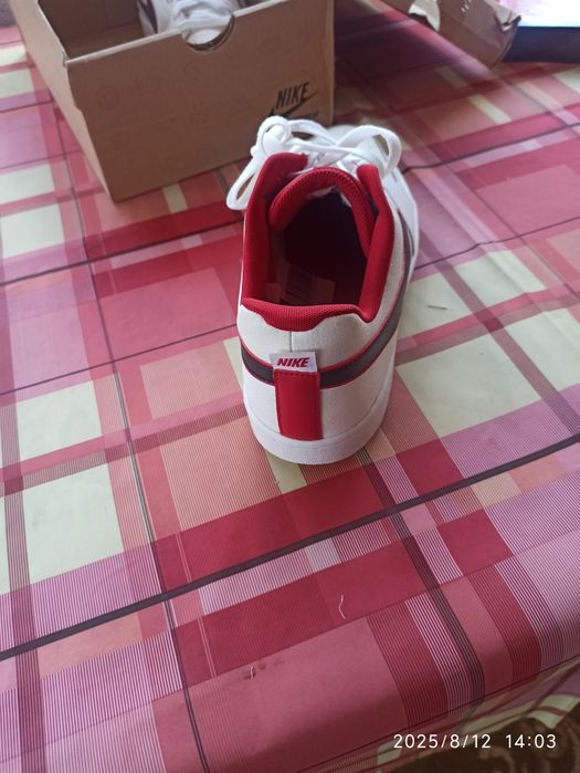 Кросівки NIKE нові привезені з Італії.