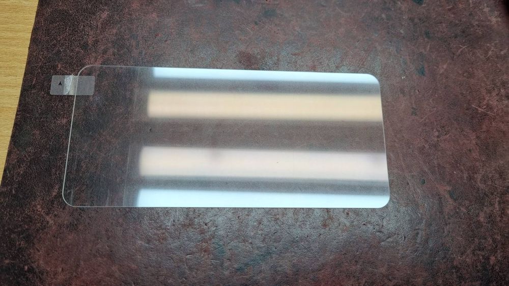 Защитное стекло на телефон samsung S21 FE,новые, цена за 4 шт.