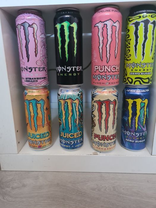 Latas Monster.   .