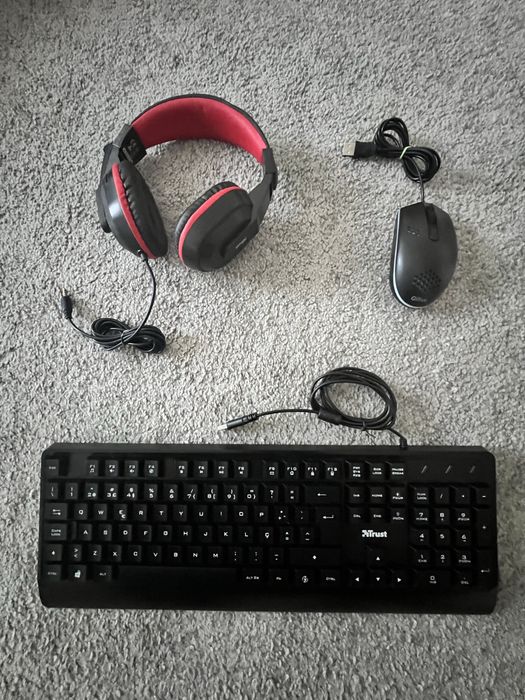 Pack Gamer RGB. Teclado e Heatset Trust e rato Qilive (como novo).