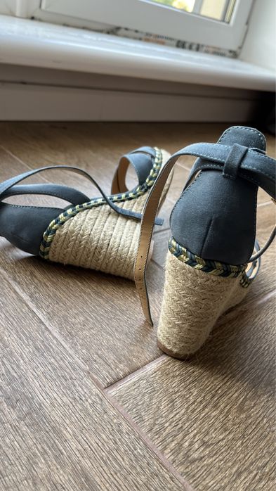 Босоножки шкіряні Naf Naf, 37 розмір