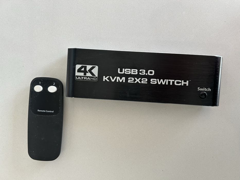 Przelacznik KVM 4K 2x2 USB3.0 + sterowanie z pilota