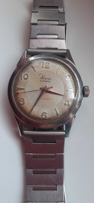 Zegarek HERMA SEVEENTEEN 17 jewels na bransoletce.