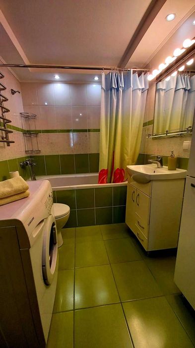 Здається квартира біля парку Софіївка.