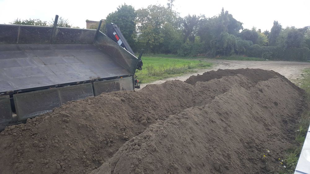 ziemia trawniki ,ogrody warzywne