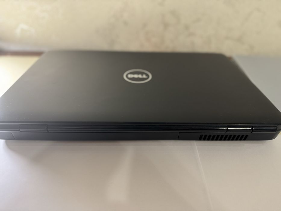 Ноутбук DELL  Inspiron