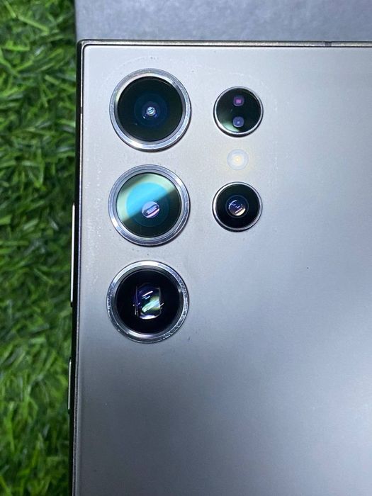 Мобільний телефон Samsung Galaxy S24 Ultra 12/256GB