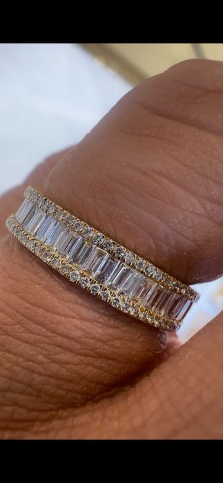 Obrączka z diamentami naturalnymi 0.77 CT Infinity bagiety HRD