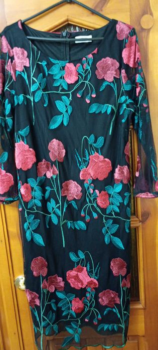 Вишита сукня, плаття чорного кольору в квіти