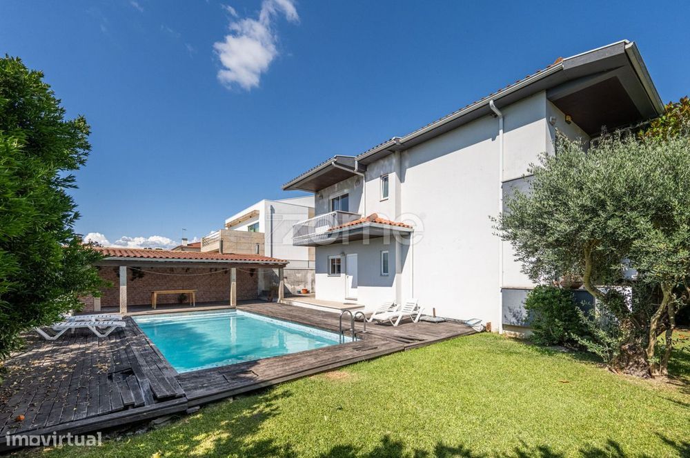Moradia T3 Suítes e Piscina em Zona Calma próximo ao Rio do Prado!