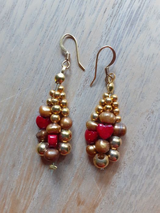 kolczyki, hematyt, perełki hodowlane, marmur - pozłacane, długość 4 cm