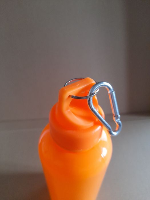 Garrafa reutilizável para líquidos