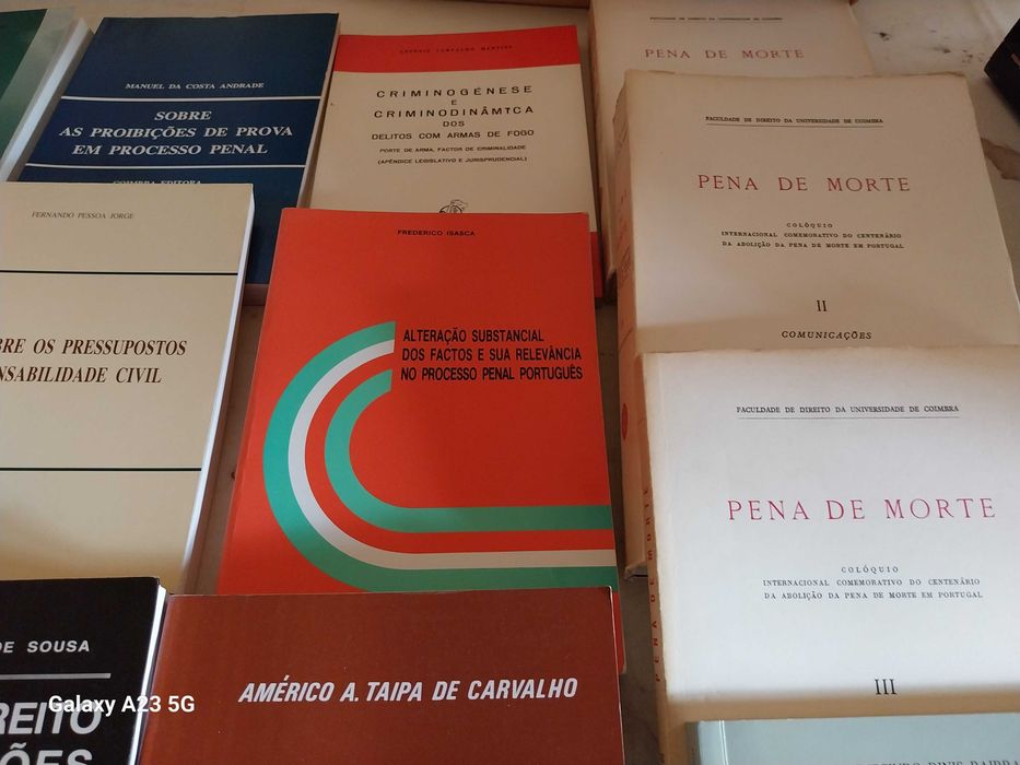 Livros de Direito, como novos, a MUITO BOM PREÇO. Desde