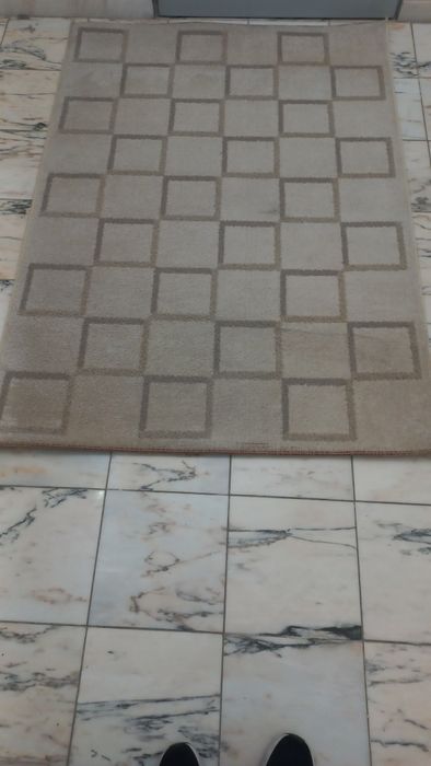 Tapete   pelo curto  creme  e castanho