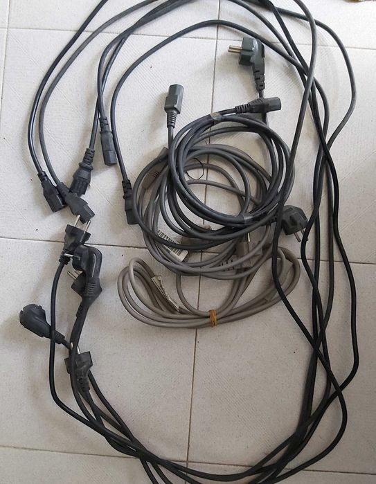 Cabos de Alimentação (PC/Monitor/UPS)