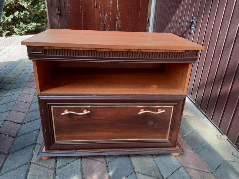 Stolik pod telewizor