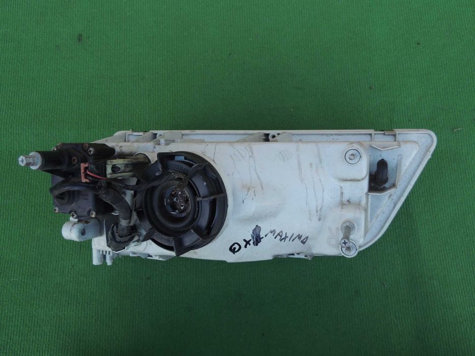 Lampa przednia prawa europejska NISSAN Maxima QX 95,96,97,98,99