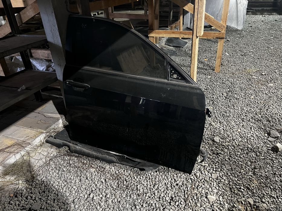 Дверка  передня задня Toyota Camry 40