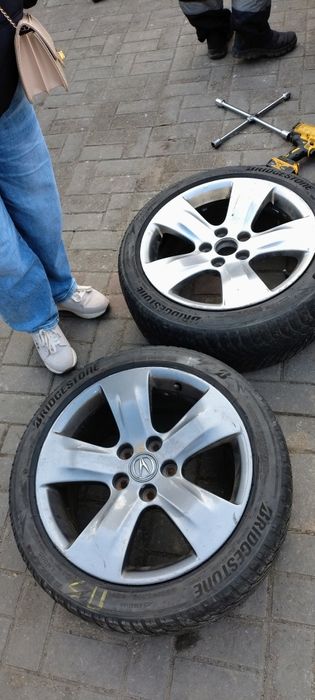 Диски 8j 5×120 один диск підварений, відбалансовані