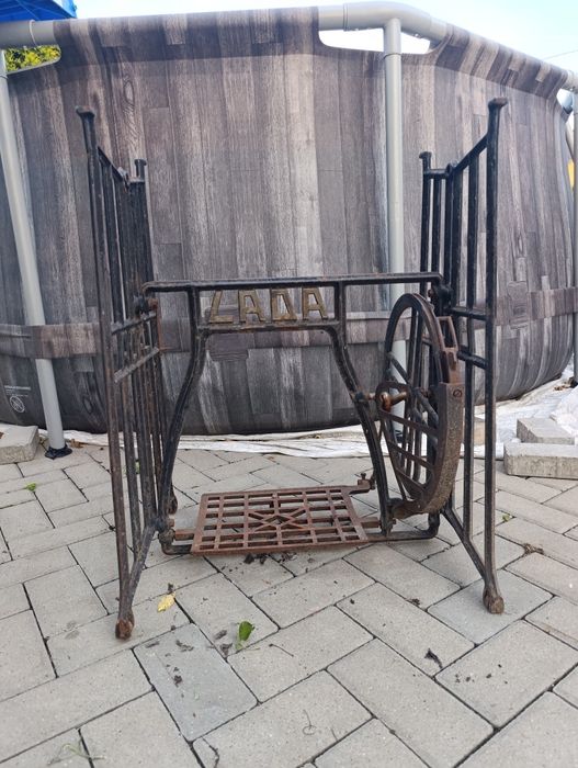 Sprzedam nogi z maszyny do szycia Lada