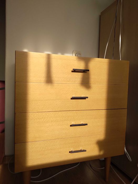 Drewniana komoda vintage