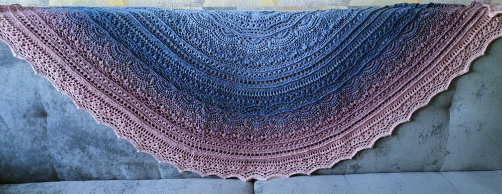 Chusta szydełkowa ombre, ręcznie robiona.