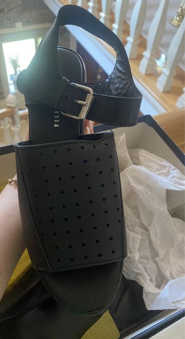 Sandálias pretas com plataforma