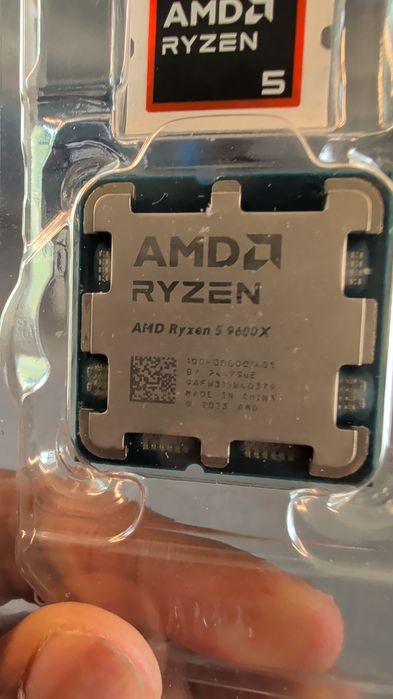 Vendo processador RAYZEN 5 9600x AM5  OU TROCO POR PLACA DE VIDEO 3050,3060 OU 3070 COM RETOMA MINHA