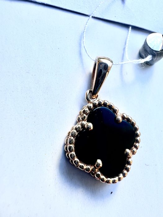 Золотой кулон Ван Клиф с оніксом