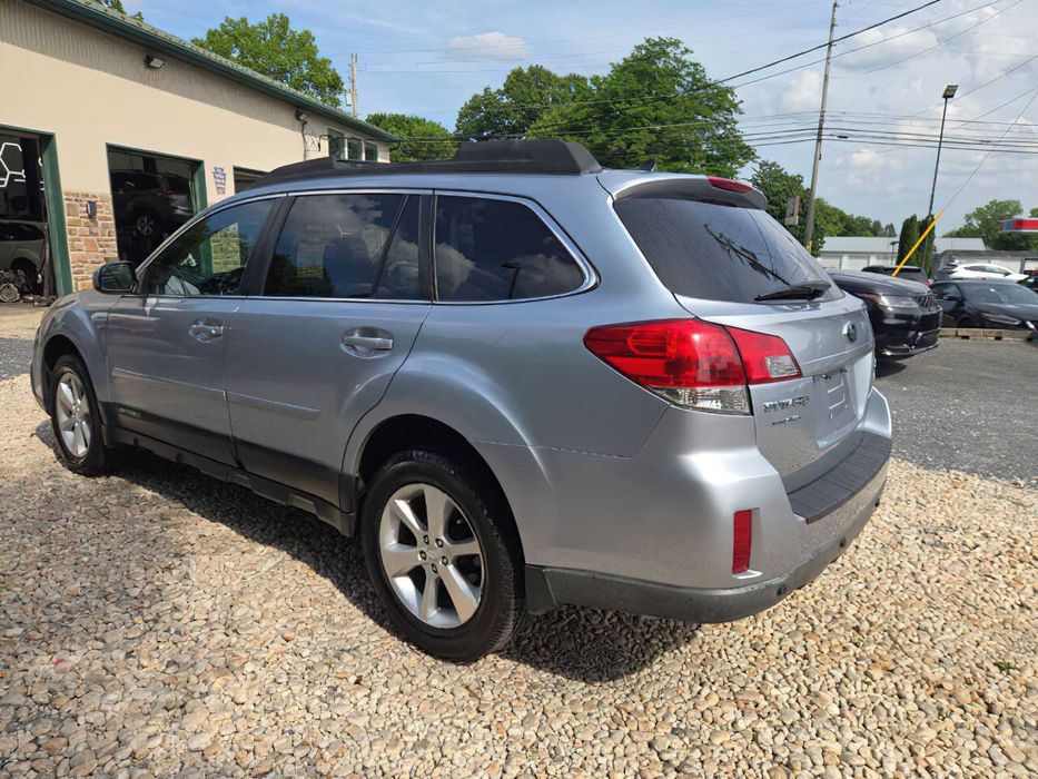 Subaru Outback 2.5i Limited      2013