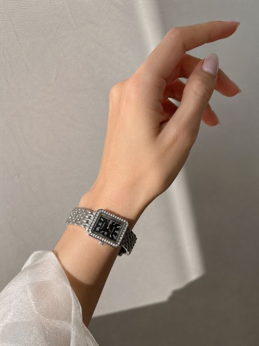 Женские часы в серебристом цвете