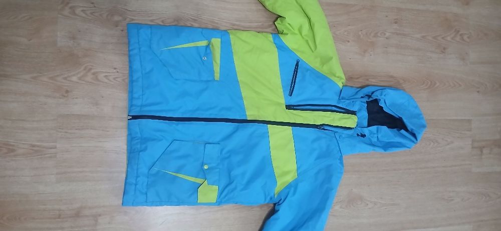 продам лижну куртку блакитну