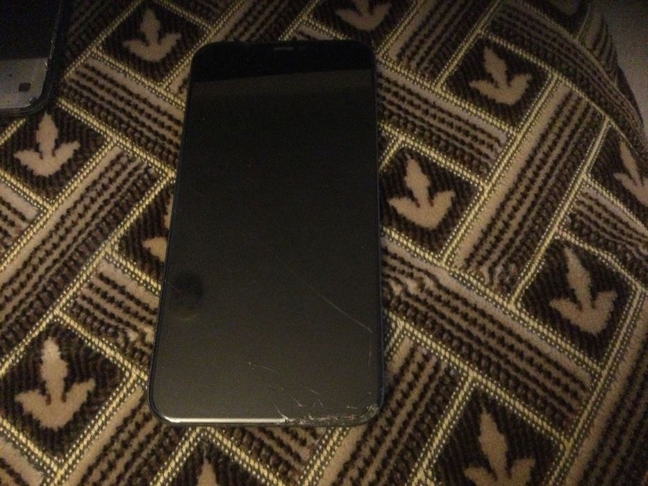 iPhone XR 3 wyświetlacze i płyta główna uszkodzone