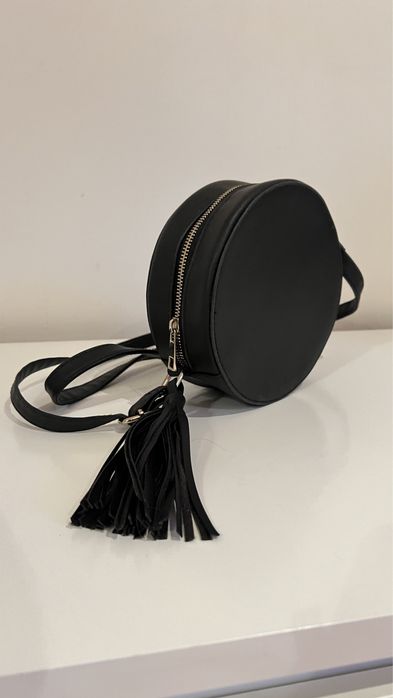 Сумка на ремінці чорна кругла