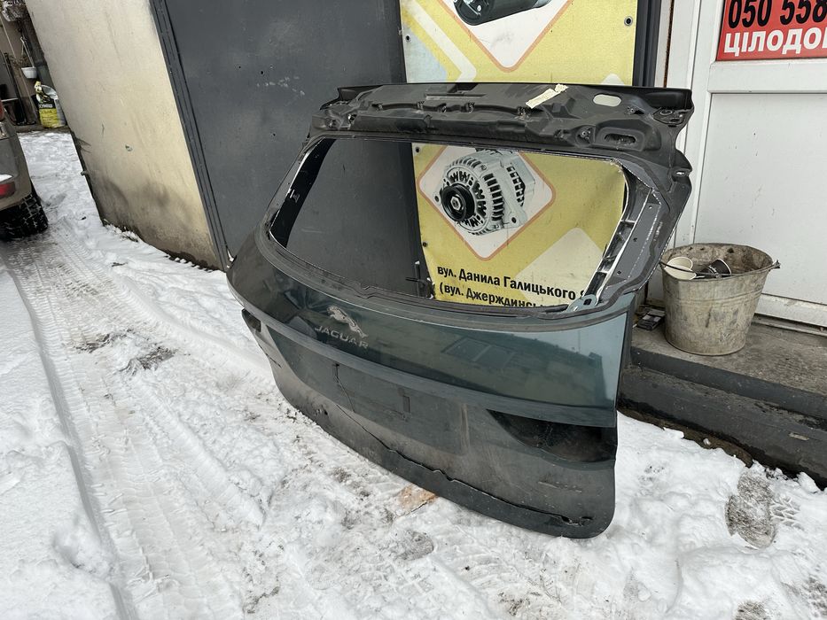 F-Pace кришка багажника