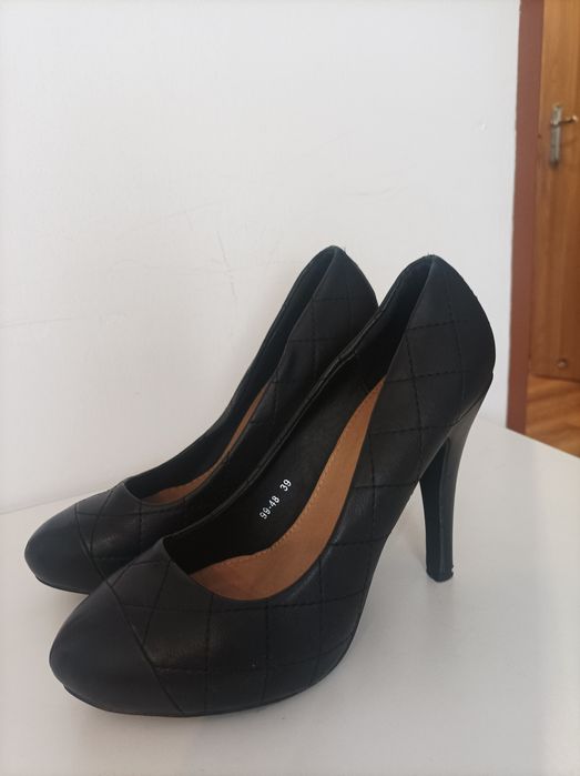 Buty czarne  zakryte obcas 10 cm rozm 39 skóra