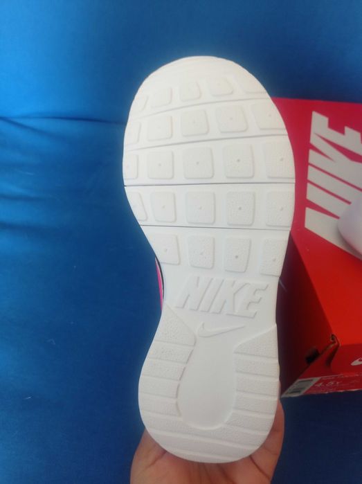 Продамк росовки Nike