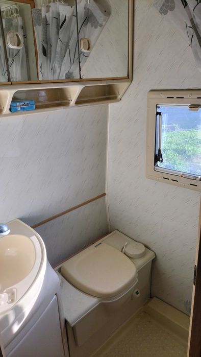 Autocaravana Perfilada-Bom estado-TV-Fogão-Microondas-WC-PSolar-Extras