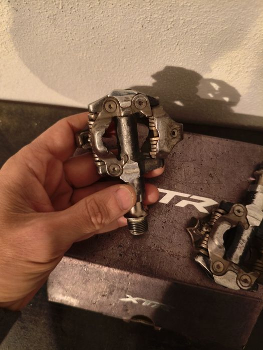 Par de pedais Shimano XTR.