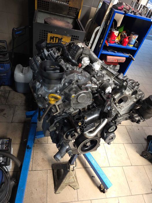 Silnik słupek 3.0 CRD V6 Jeep Mercedes