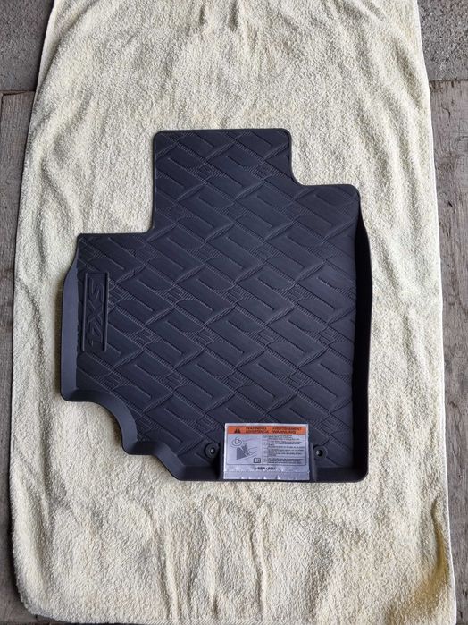 Dywaniki gumowe oryginalne do Suzuki SX4 S-Cross Premium rocznik 2019