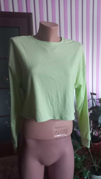 Салатний лонгслів вагітним  короткий светр 46 48 розмір новий