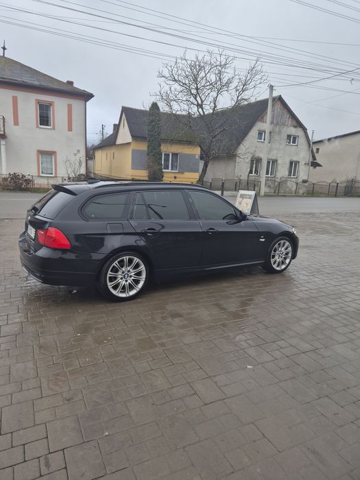 Продам БМВ 3 серії 2011 року в хорошому стані.