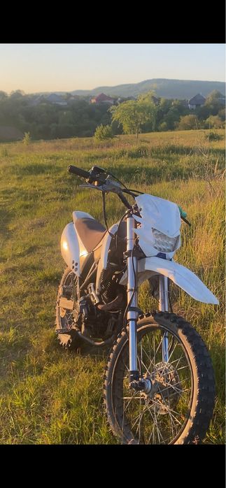 Продаю мотоцикл crdx 200