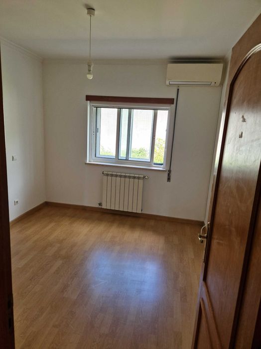 Apartamento T2 Duplex para Arrendamento em Eiras
