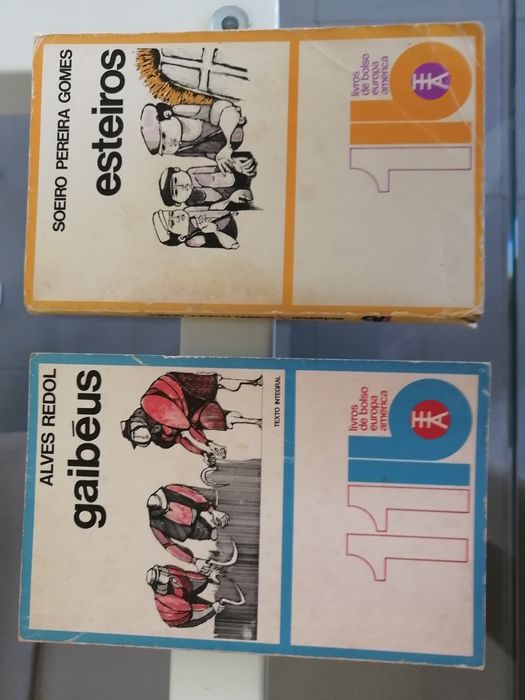 Vários livros antigos