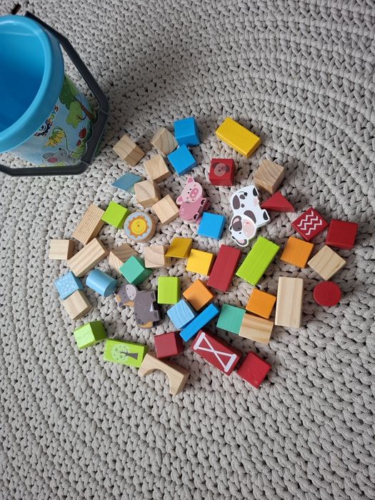 Drewniane klocki elefun farma