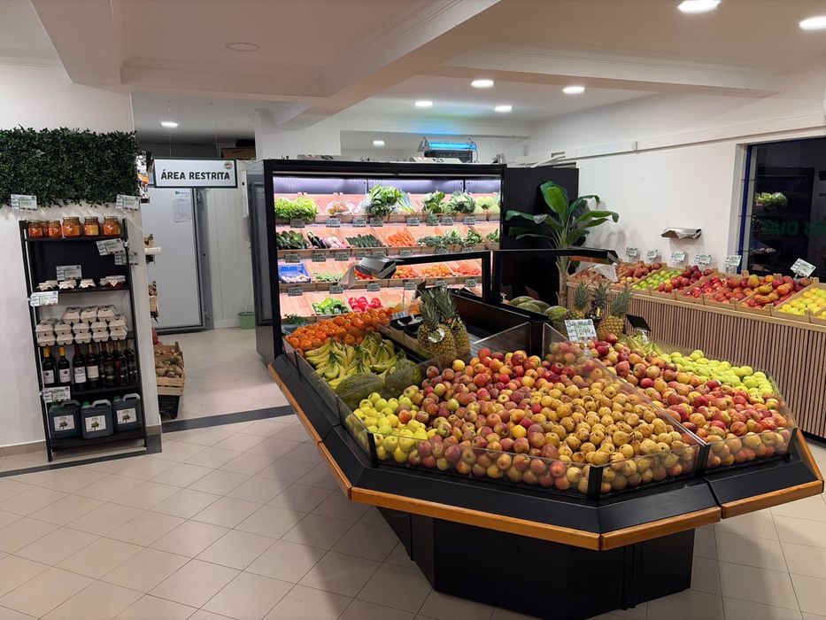 Expositor central para frutas e legumes – Grande capacidade