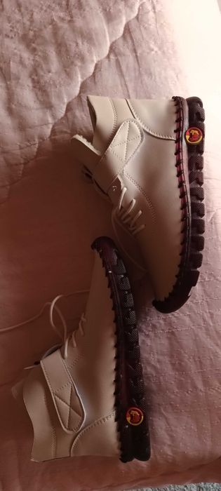 Botas brancas femininas