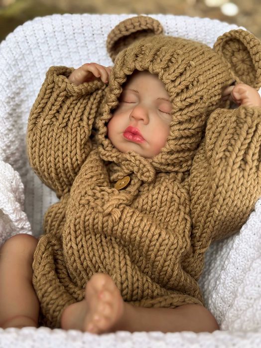 Jak Żywa Lalka Typu Reborn – Zamknięte Oczy, Fałdki Na Skórze, Smoczek